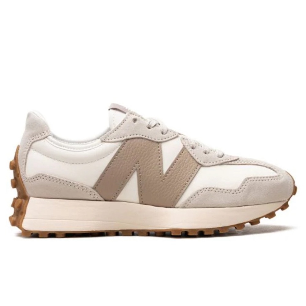 NEW! New Balance 327 sneaker